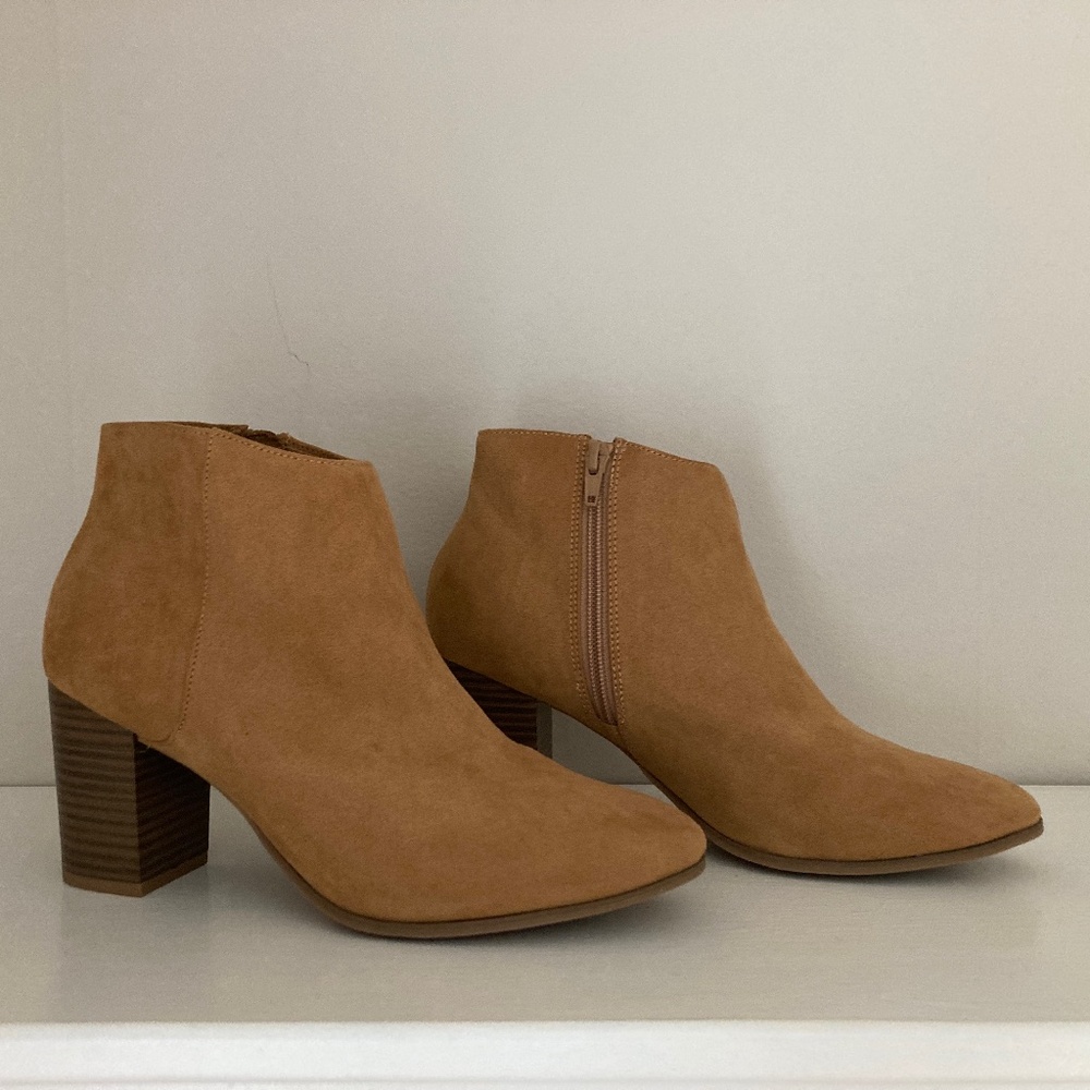 Old Navy Camel Block Booties - Size 9